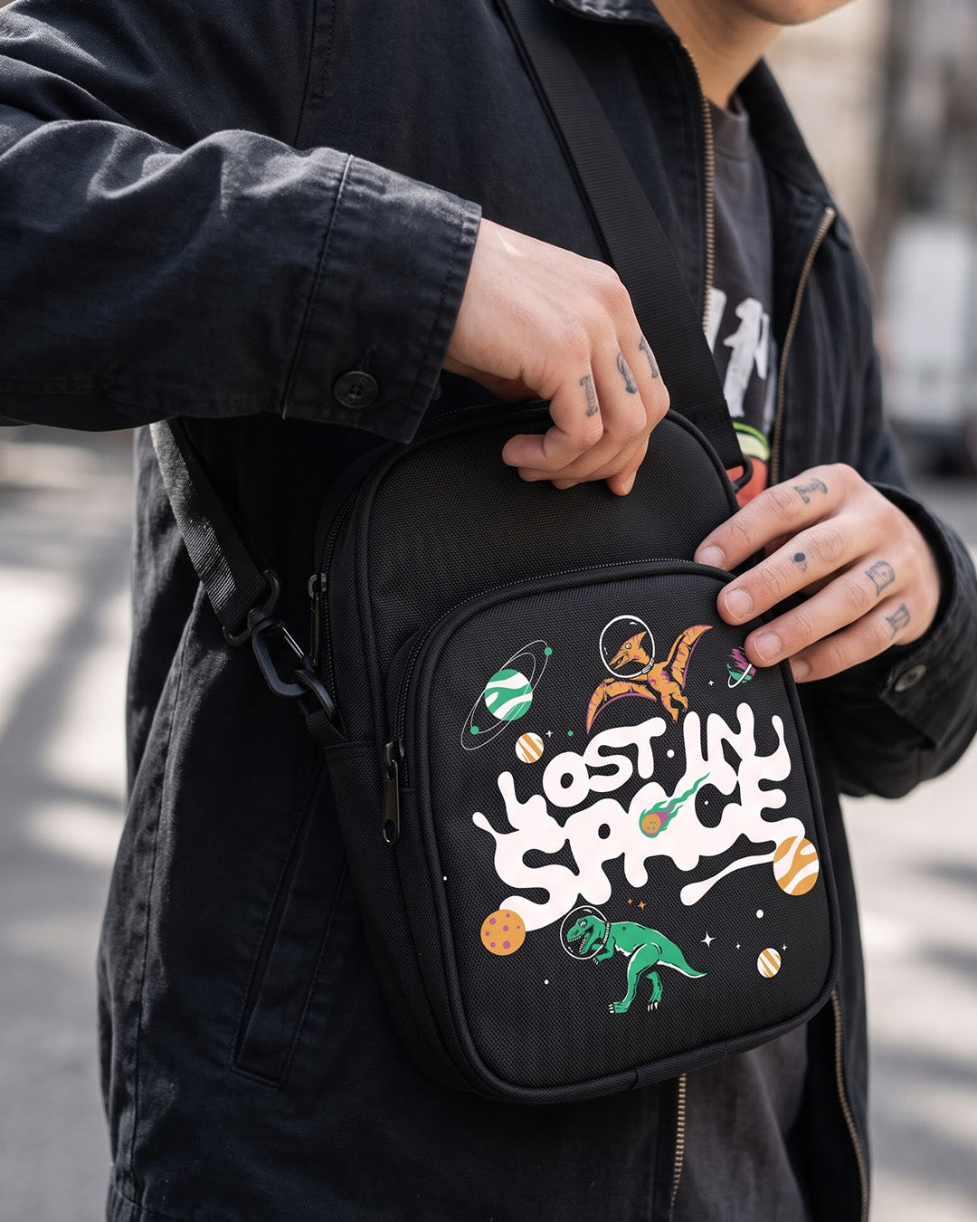 Lost in space sling bag Pro